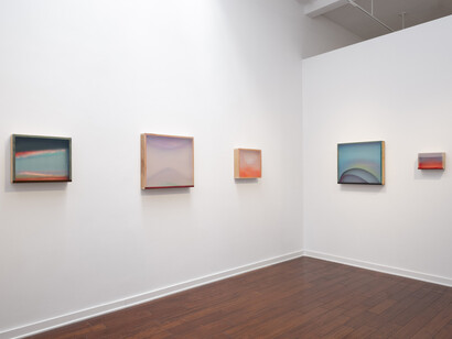 Heather Hutchison and Ruth Pastine, Infinite horizons, exhibition view. Courtesy of Louis Stern Fine Arts