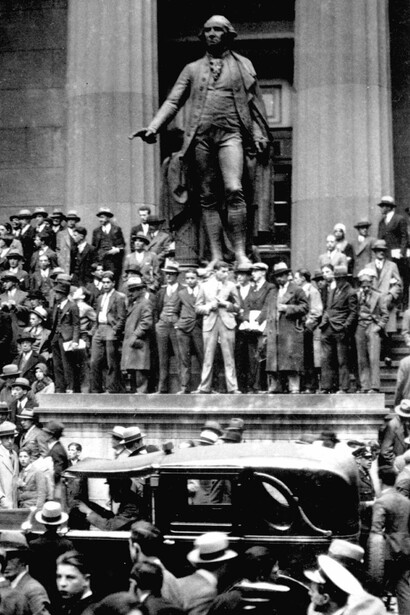 Multitud en la entrada de la Bolsa de Valores, Nueva York, Estados Unidos, 1929