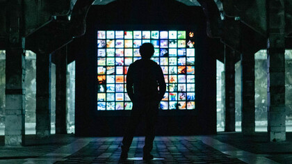 Trevor Paglen, Behold These Glorious Times! (¡Contemplad estos tiempos gloriosos!), 2024