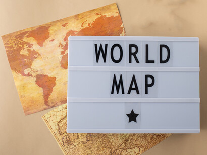 Cerca de quinze dias adiante sua tripulação deixou a ilha levando embalsamados os despojos de James Cook