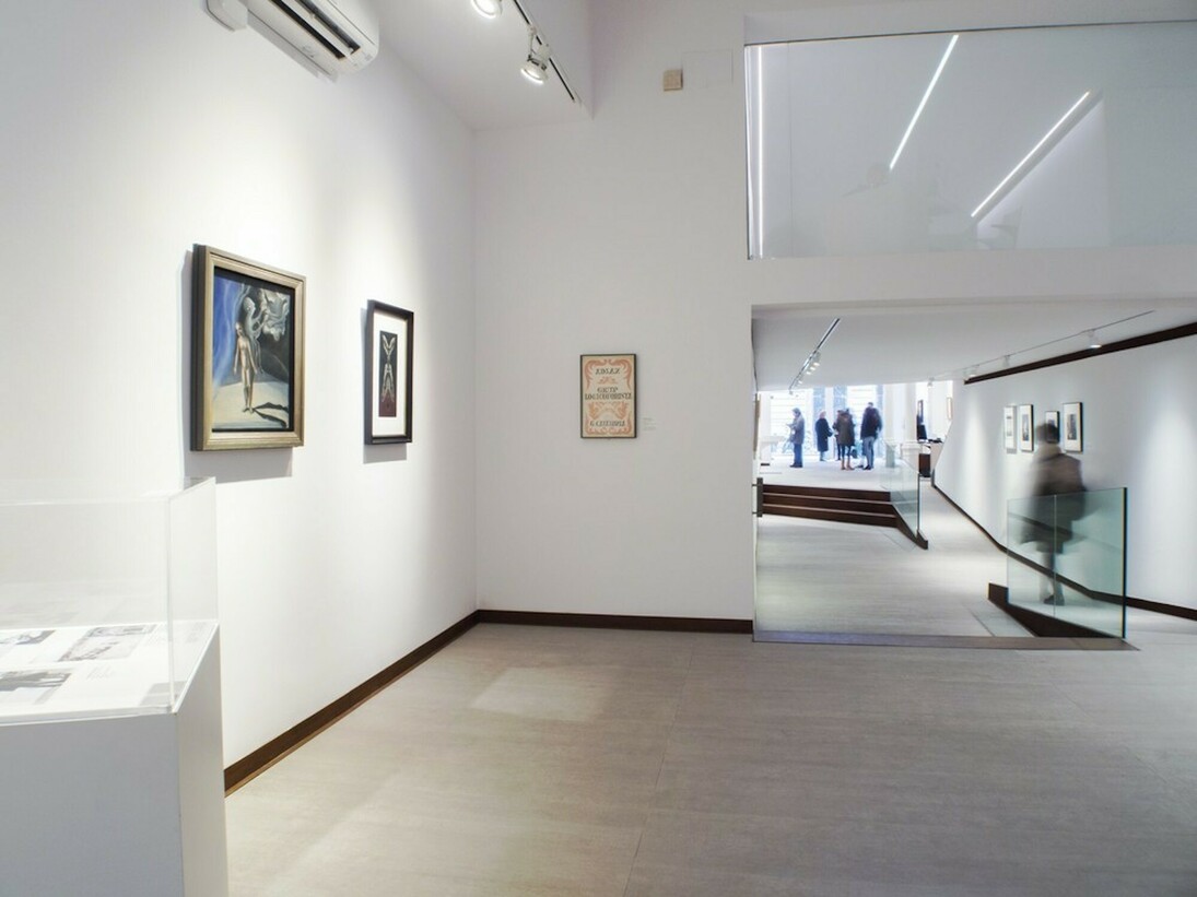 Surrealist Women, Exhibition view. Courtesy of Mayoral