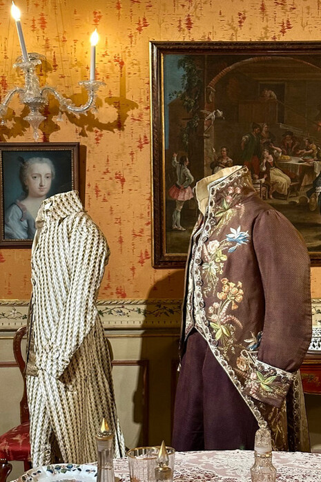 Conjunto completo de caballero (frac, levita y pantalón)
Seda bordada
siglo XVIII
Museo del Palacio Mocenigo – Centro de Estudios de la Historia de los Textiles, el Traje y el Perfume (Colección Correr)

