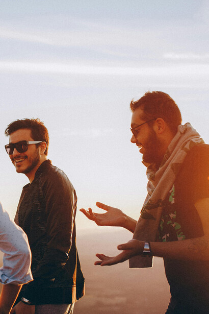 Viajar é mais do que visitar lugares, é conectar-se com pessoas. Explore como as amizades surgem em meio a aventuras e trocas culturais pelo mundo