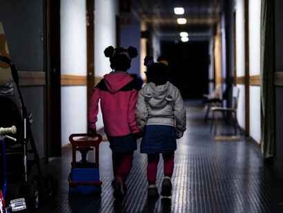 Bambini nello stabile occupato