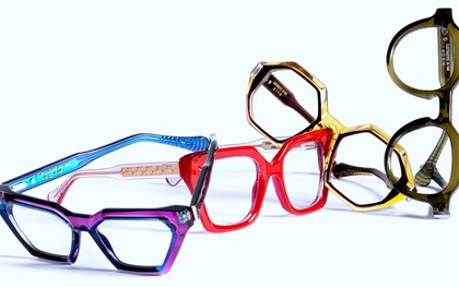 Customeyes è una piattaforma digitale che consente di progettare e produrre occhiali completamente personalizzati, unendo tecnologia avanzata e manifattura italiana d’eccellenza