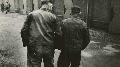 Jacob Tuggener. Senza titolo, Geigy, Basilea, 1953 © Jakob Tuggener Foundation, Uster