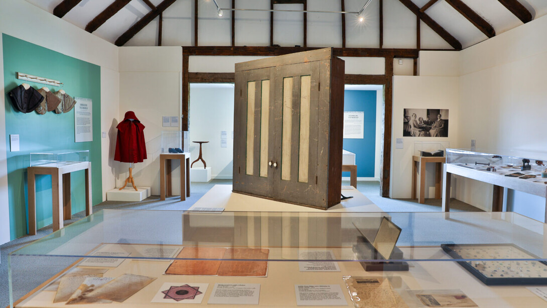A good many hands, exhibition view. Courtesy of DeCordova Sculpture Park and Museum