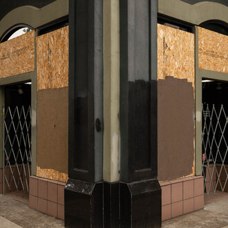 Carrie Mae Weems, Painting the town #1 (detail), 2021, pigment print 57-7/8 x 86-3/4 inches (image, sheet & mount). © Carrie Mae Weems. Courtesy of the artist and Gladstone Gallery, New York, Fraenkel Gallery, San Francisco, and Galerie Barbara Thumm, Berlin