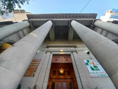 Entrada a la Parroquia Nuestra Señora de Montserrat, Buenos Aires, Argentina
