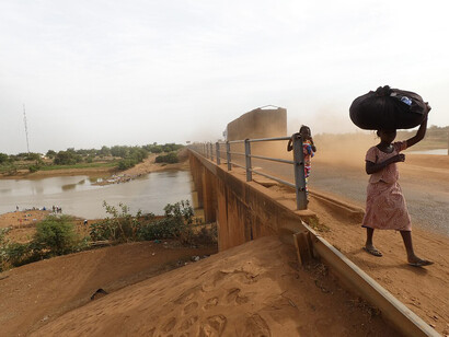 Mobilité quotidienne à la frontière Mali-Sénégal, en contraste avec les tensions croissantes à d'autres frontières sahéliennes, 6 novembre 2017. Photo de Gregor Rom