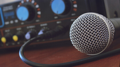 Jade Laris, artiste-auteure. Une Interview de l'auteure-écrivaine par Rémy Poirier, rédacteur web