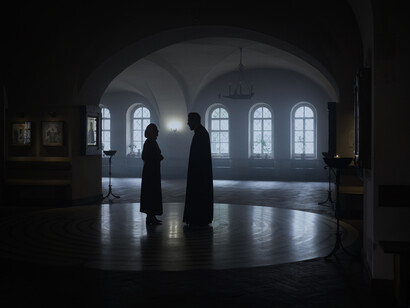 En la isla se fue corriendo el rumor de que los húngaros podían revivir gente, y la palabra corrió tan rápido que llegó a destino antes que ellos