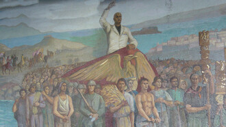 Retrato de Benito Mussolini en un mosaico de Michele Cascella. Estación Messina Marittima (1938). O ressurgimento do fascismo no século XXI: autocracias emergentes e o perigo da nostalgia pela violência. Uma reflexão sobre os tempos sombrios