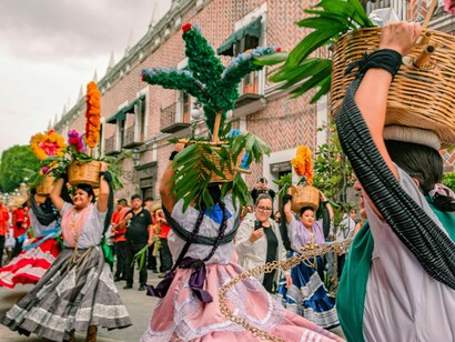 El tianguis de Tlacolula en Oaxaca es el escenario vivo que inspiró su obra
