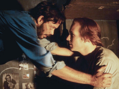 Fotograma de la adaptación cinematográfica de El beso de la mujer araña, dirigida por Héctor Babenco