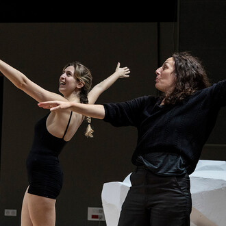 Nageuse de l'extrême. Portrait d’une jeune femme givrée. Avec l'aimable autorisation du Théâtre Le Quai