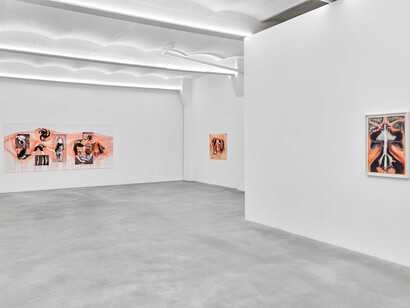 Özlem Altin, Holding, containing (racchiudere, contenere), vista della mostra. Per gentile concessione della Galleria SpazioA
