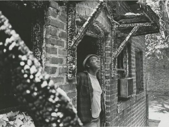 John H. White (*1945), “Homeless Families After Fire”, July 21, 1971, silver gelatin print on glossy fibre paper, printed by July 21, 1971, 22,2 x 33,4 cm, © John H. White
Courtesy: Galerie Daniel Blau, Munich/London