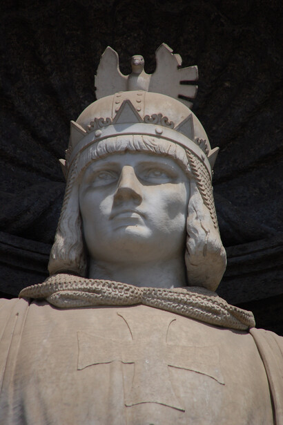 Statua di Federico II al Palazzo Reale di Napoli