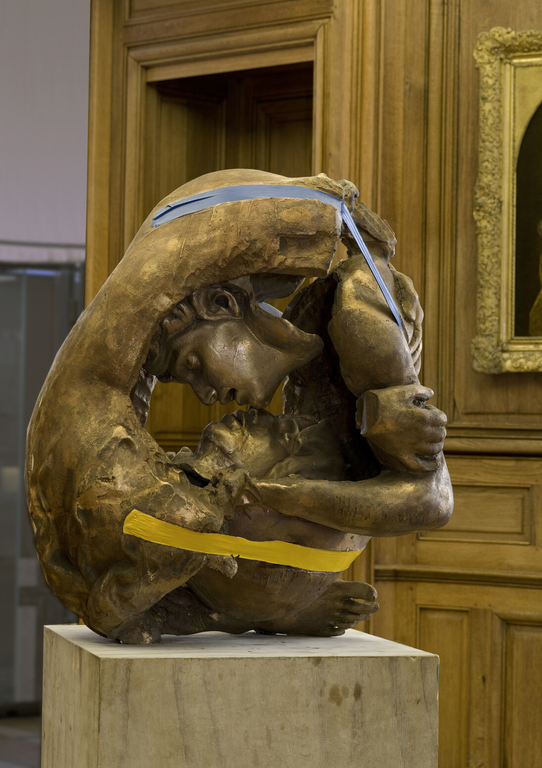 Thomas Lerooy, Embrace, 2015, Bronze, patine, 120 x 65 x 65 cm © Bertrand Huet - Tutti Images, Courtesy Galerie Nathalie Obadia, Paris/Bruxelles