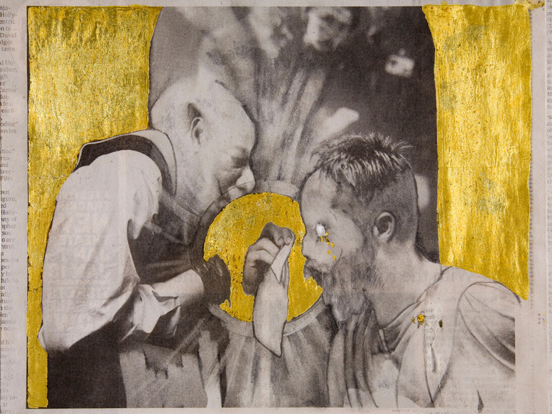 22_Christian Holstad (1972), The Gift, 2009, matita su carta di giornale, foglia d'oro 23 carati. Courtesy of Galleria Civica di Modena