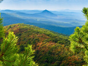 The Ouachita Mountains is where the Board Camp Crystal Mine is located, about 360 kilometers east to west from central Arkansas to southeastern Oklahoma, USA