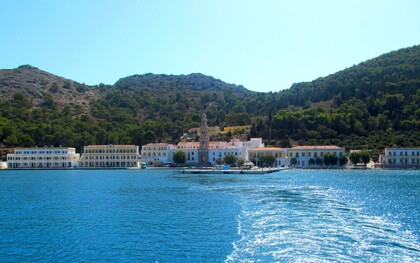 Il monastero di Panormitis sull’isola di Simi, Grecia