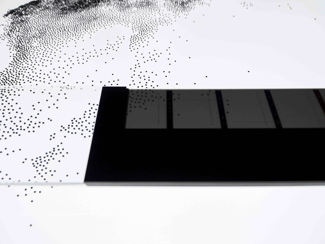 Ryoji Ikeda, supersymmetry (experiment), copyright Ryoji Ikeda, 2014. Photo: Ryuichi Maruo