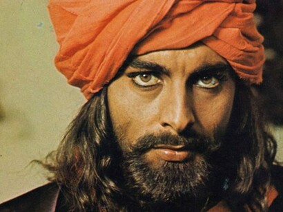 Kabir Bedi (Sandokan) in una scena dello sceneggiato televisivo