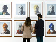 Dos visitantes observan la colección del Museo Picasso Málaga