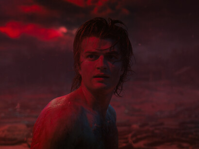 Joe Keery interpreta a Steve Harrington en la serie «Stranger Things»