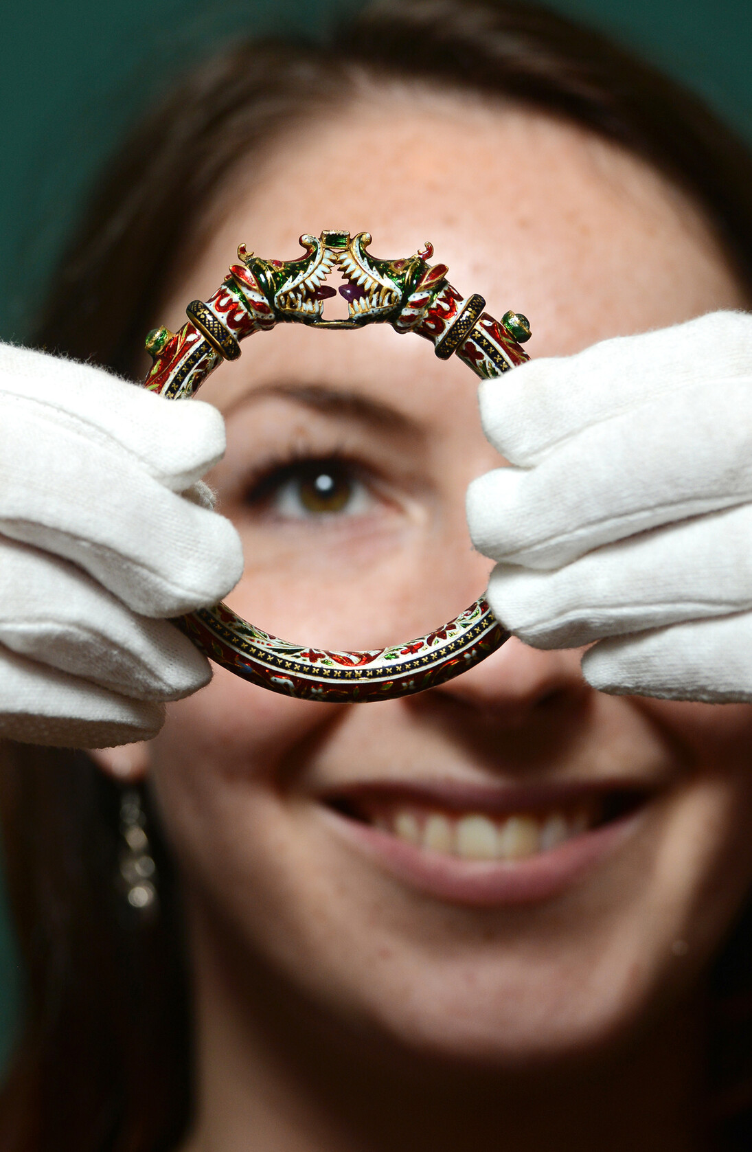 Assistant curator Rosanna Blakeley with a bracelet which once belonged to Maharaja Duleep Singh © Neil Hanna