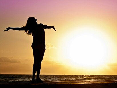 Sentimento de liberdade. Pensar em um projeto de vida é entender que somos responsáveis pelas nossas escolhas. Somos da mesma matéria dos nossos sonhos e somos convidados a ter ideais nobres e grandiosos, superando visões medíocres de buscar objetivos pequenos e pouco ousados