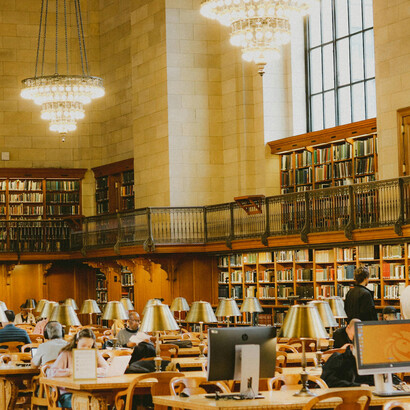 Die Lektüre von Sekundärliteratur und die Quellenkritik lassen sich auch außerhalb des universitären Kontextes erproben