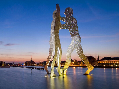 Molecule Man, Berlin