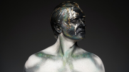 Dépersonnalisation. Ne pas s’accepter, c’est se vider en tant qu’individualité, en tant que possibilité de relation, et par conséquent en tant qu’être, qui est la possibilité de relation