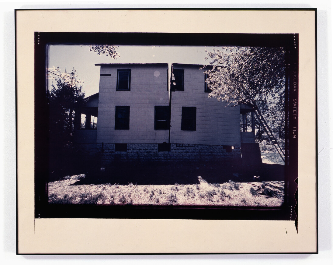 Gordon Matta-Clark, Splitting, 1974, Cibachrome print, 101.6 x 127 cm / 40 x 50 in
© 2015 Estate of Gordon Matta-Clark / Artists Rights Society (ARS), New York, DACS, London
Courtesy Hauser & Wirth 
