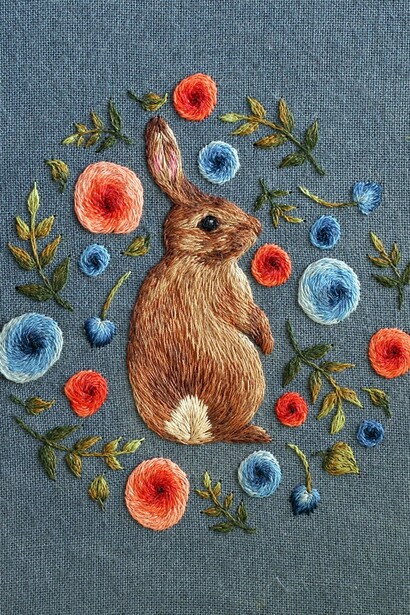 Lisa Smirnova. Conejo con flores