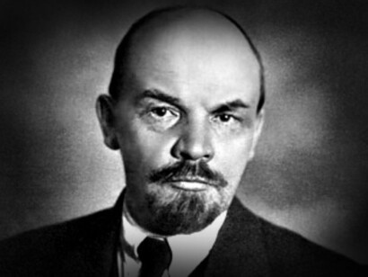 Vladímir Ilích Uliánov, alias Lenin​, fue un político, revolucionario, teórico político, filósofo y líder comunista ruso