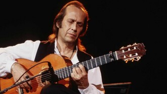 Seguramente no exista —en el pasado, presente y tal vez tampoco en el futuro— otro guitarrista igual de potente, virtuoso y vibrante como lo fue Paco de Lucía. Junio 2023, Festival de flamenco, Nueva York, EEUU