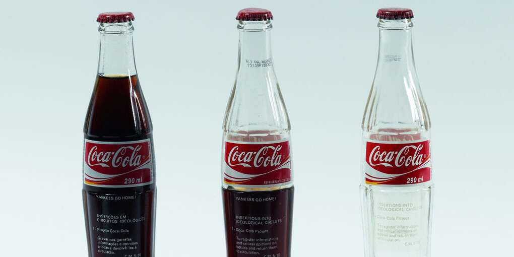 Cildo Meireles, Inserções em circuitos ideológicos: 1-Projeto Coca-Cola, 1970
© The artist, Daros Latinamerica Collection, Zürich, Foto/photo: Axel Schneider