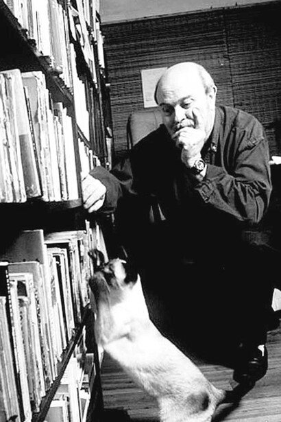 Soriano encuentra en sus gatos un impulso creador, una compañía que sostiene al escritor en las noches más difíciles