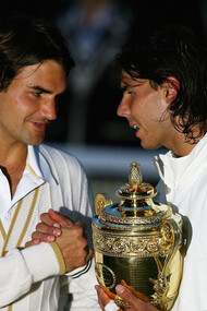 Federer et Nadal à Roland Garros en 2008. Une arène mythique, cette lumière crépusculaire, deux adversaires au firmament, un finish haletant au bout du suspense