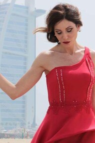 Shooting della collezione di Simone Racioppo con l'iconico grattacielo Burj Al Arab di Dubai sullo sfondo
