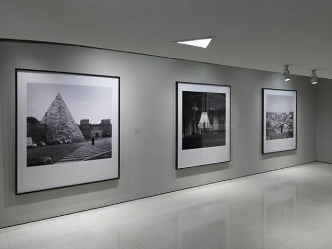 Installation views: Carrie Mae Weems: Three Decades of Photography and Video, Solomon R. Guggenheim Museum, New York, January 24–May 14, 2014. Photo: David Heald © Solomon R. Guggenheim Foundation