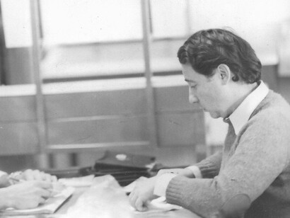 Isidoro Rabinowicz tuvo una historia de vida difícil. Perdió la esperanza en la felicidad cuando era muy chico, y la recuperó cuando armó su familia