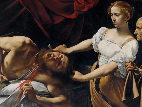 A pintura de Caravaggio mostra Judite a decapitar o general Holofernes após o ter seduzido. Judite encontra-se de pé, majestosa e destemida, enquanto a sua criada, que lhe deu a espada, está nervosa e à espreita do que pudesse acontecer. Da pintura renascentista às guerras contemporâneas, a decapitação persiste como símbolo extremo de poder, onde a vitória se encena como espetáculo e a violência se converte em linguagem