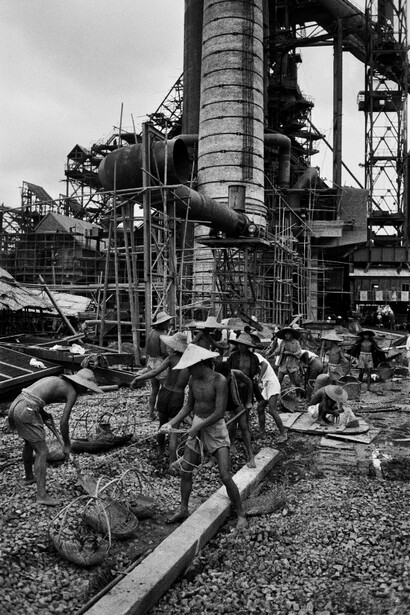 Trabajadores durante el Gran Salto Adelante, China, 1958