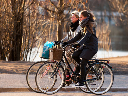 The use of private automobiles replaced by bicycles 