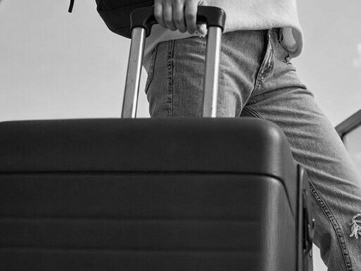 The quiet stance of departure mirrors the silence of those forced to flee their homeland